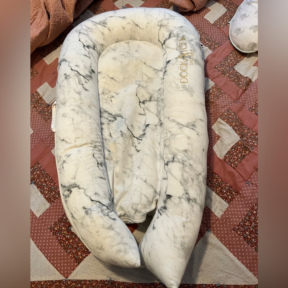 DockATot deluxe marble cover